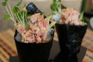 salmon-temaki-19 salmon temaki 19 300x200 Salmon Hand Roll Recipe