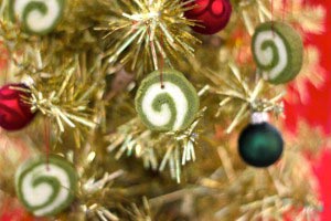 greenteacookiepop 18 300x200 Christmas Cookie Ornaments
